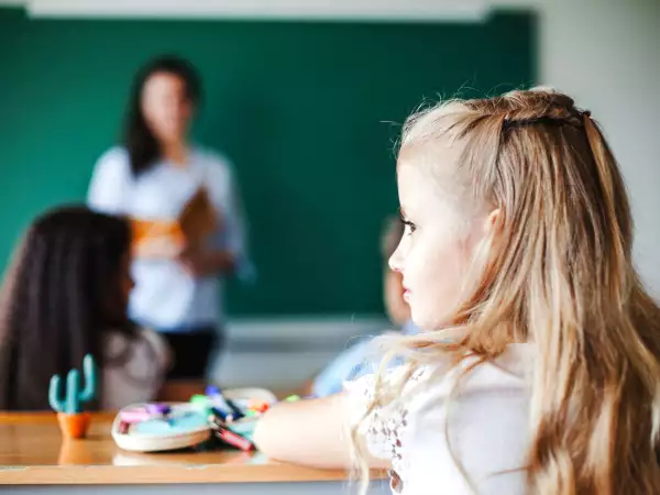 Välipala, joka pitää lapset rauhallisina luokkahuoneessa, vaatii vain 2 tavallista ainesosaa keittiöstäsi.