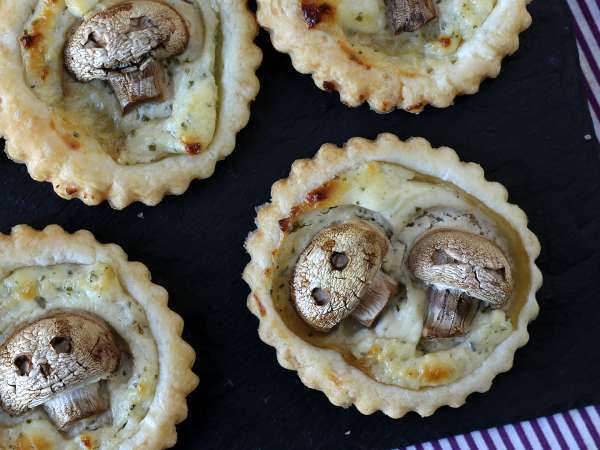 Keittiössä lasten kanssa! Nämä 8 halloween-reseptiä ovat yhtä pelottavia kuin helppoja valmistaa.