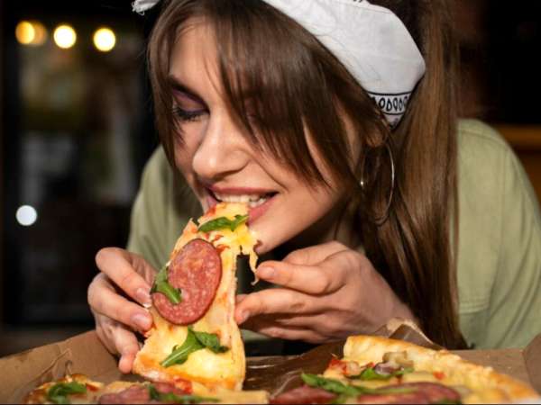 Unohda ruokailuvälineet: se, mitä tiede on havainnut käsillä syömisestä, räjäyttää tajuntasi