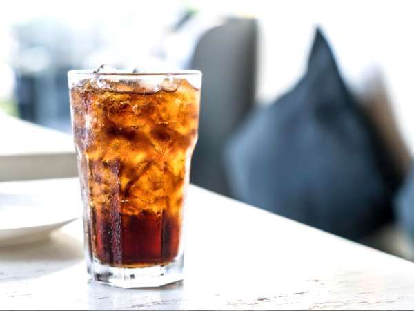 Tutkijoiden havainto sokeripitoisista virvoitusjuomista muuttaa kaiken, mitä luulimme tietävämme mikrobistosta.