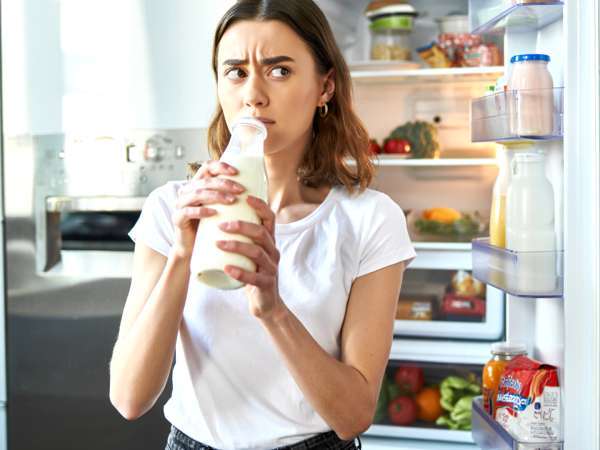 Kylmän maidon juominen pullosta: tapa, joka heikentää immuunijärjestelmää