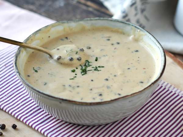 Tämä kastike sopii täydellisesti punaisen joululihan kanssa.