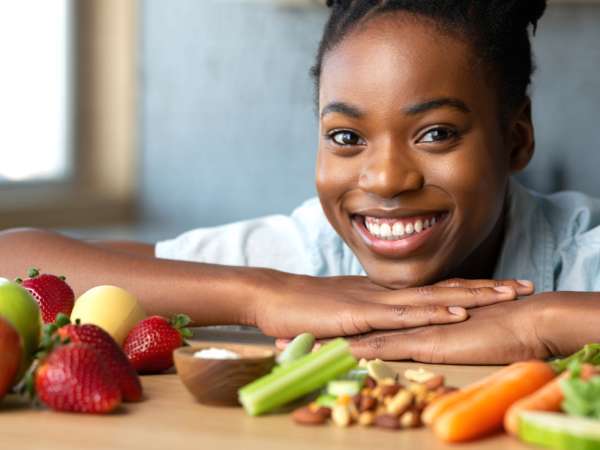 10 elintarvikkeet valkoisemmat hampaat: mitä todella syödä