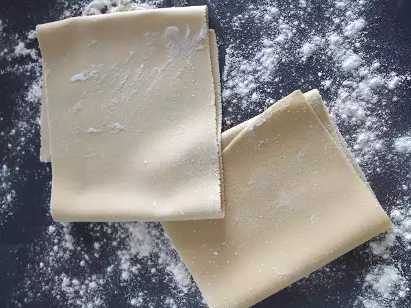 Tämä on täydellinen kotitekoinen lasagnepasta: sitä ei tarvitse keittää ensin ja se on vielä maukkaampaa.