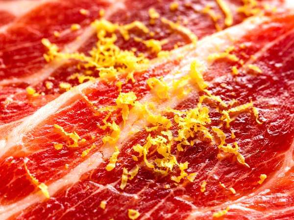 Kinkku sitruunan kanssa: nerokasta vai pyhäinhäväistystä?