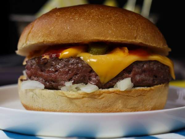 17 rakastetuinta amerikkalaista reseptiä (makeaa ja suolaista): Yhdysvaltain keittiön parhaat palat kotona valmistettavaksi.