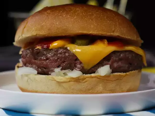 17 rakastetuinta amerikkalaista reseptiä (makeaa ja suolaista): Yhdysvaltain keittiön parhaat palat kotona valmistettavaksi.