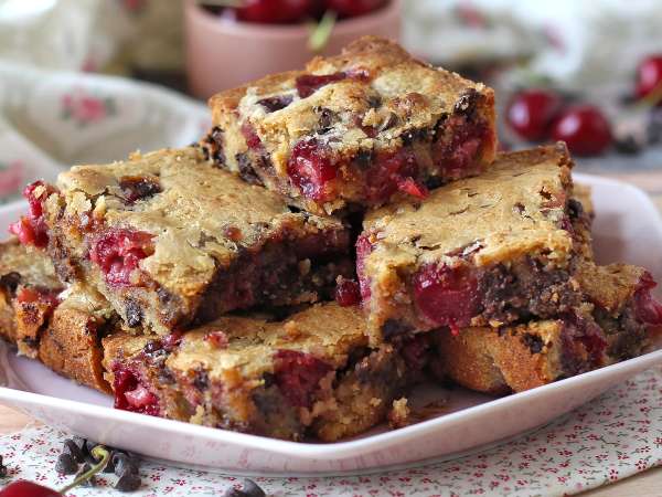 10 täydellistä kevätkakkua, jotka tekevät jokaisesta iltapäivästä makeamman.