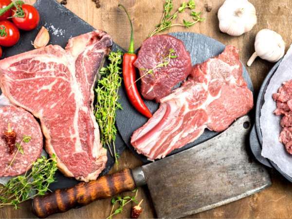 Miksi liha on aina otettava pois jääkaapista ennen ruoanvalmistusta (ja kuinka kauan)?