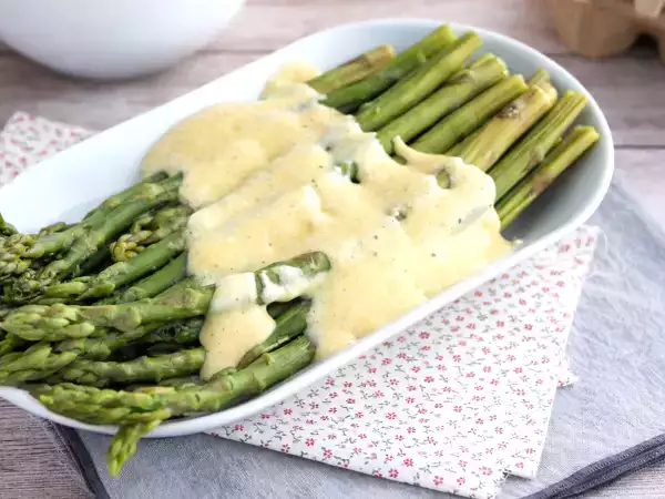 3 kastiketta, jotka korostavat vihreää parsaa peittämättä sen makua.