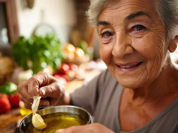 Isoäiti on aina tiennyt: valkosipuli on poistettava, eikä syy ole se, mitä luulet.