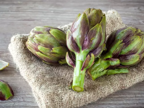 Miten latva-artisokkia voidaan säilyttää pidempään ilman, että ne muuttuvat mustiksi?