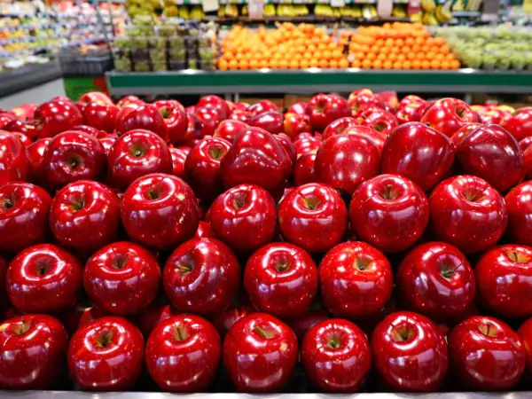Luotatko niihin supermarketin kiiltäviin omenoihin? Niiden takana on jotain, josta harva tietää.