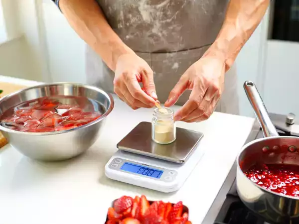 Agar-agar tai gelatiini: miten muunnat ilman, että jälkiruokasi menevät pilalle?