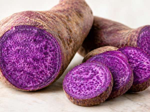 Mikä on ube, miten sitä käytetään ja miksi kaikki puhuvat tästä violetista ainesosasta?