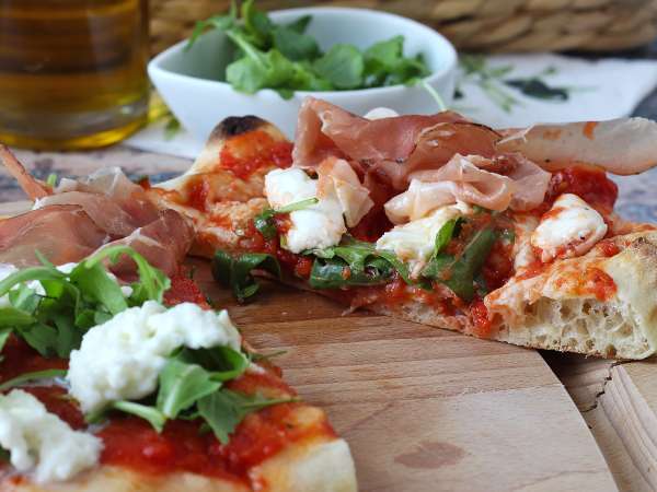 Tutustu Pinsaan: kevyempi vaihtoehto pizzalle, joka valmistuu kotona muutamassa minuutissa.