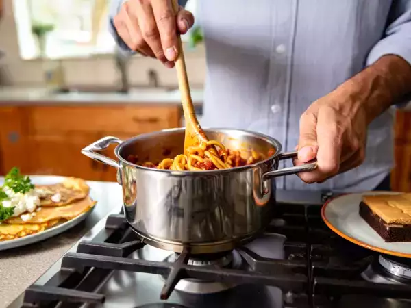 Päivän menu, 24. toukokuuta: herkulliset turkkilaiset pannukakut, pasta makkarakastikkeella ja brookies