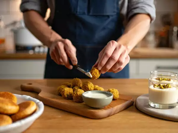 Päivän menu, 21. toukokuuta: herkullisia falafeleja, hampurilaisia ja pistaasipannacottaa