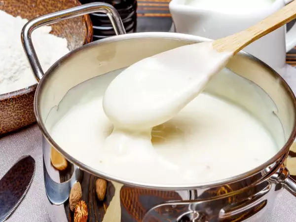 Béchamel-kastike epäonnistui? Mitä tehdä, jos se on liian paksua tai kokkareista