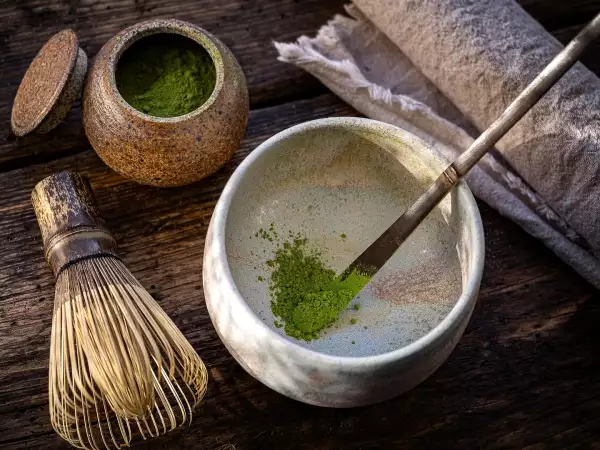 Onko matcha-latte liian kitkerää tai paakkuista? Näin teet siitä aina pehmeän ja täyteläisen