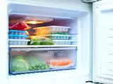 Artikkelit: Pakastimen oven unohtaminen auki voi aiheuttaa terveysriskejä. Tässä kerrotaan, miksi