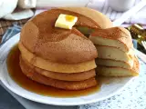 Artikkelit: Pörröiset japanilaiset pannukakut: helppo resepti pilviä kuohkeammille pannukakuille