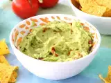 Artikkelit: Paras tapa säilyttää guacamole niin, ettei se rusketu seuraavana päivänä.