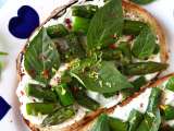 Artikkelit: Kevään bruschetta, jonka kaikki haluavat: raikas, kermainen ja valmis minuuteissa.