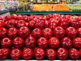 Artikkelit: Luotatko niihin supermarketin kiiltäviin omenoihin? Niiden takana on jotain, josta harva tietää.