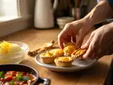 Artikkelit: Päivän menu, 25. toukokuuta: herkullisia raclette-torttuja, espanjalaista kattilaa ja virkistävää sitruunasorbettia
