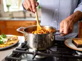 Artikkelit: Päivän menu, 24. toukokuuta: herkulliset turkkilaiset pannukakut, pasta makkarakastikkeella ja brookies