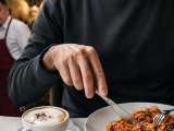 Artikkelit: Mitä sinun ei pitäisi koskaan tehdä pastan, kahvin ja pizzan kanssa, jos lähellä on italialainen?
