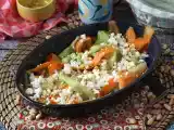 Resepti Vihannes-tagliatelle-salaatti maapähkinäkastikkeella