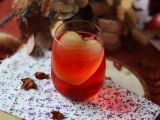 Resepti Täydellinen cocktail ystävänpäiväksi, karpalo spritz!