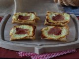 Resepti Pienet raclette-maustetut tatin-tortut, yksittäisinä annoksina.