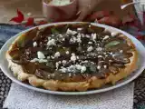 Resepti Tarte tatin salottisipulin ja fetajuuston kera, vastustamaton suolainen versio!