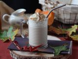 Resepti Kurpitsamausteinen latte kotitekoisella kurpitsasiirapilla!