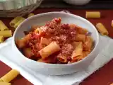 Resepti Pasta all'amatriciana, perinteinen resepti selitetty askel askeleelta
