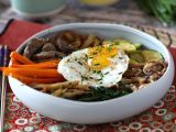 Resepti Bibimbap, perinteinen korealainen ruokalaji
