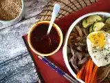 Resepti Mausteinen korealainen gochujang-kastike bibimbapille