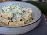 Resepti Kermainen pasta kesäkurpitsojen kanssa, maukas ja erittäin nopea resepti