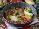 Resepti Huevos rotos, superhelppo espanjalainen perunoihin ja kananmuniin perustuva resepti.