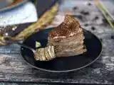 Resepti Tiramisu-tyylinen pannukakkukakku kahvin ja kaakaon kera