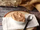 Resepti Nutella-kermavaahtoa, joka sopii täydellisesti kakkujen ja kerroskakkujen koristeluun