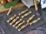 Resepti Caramelle, karkkien muotoiset ravioli, joissa on kurpitsan ja ricotta-täytettä.