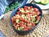 Resepti Vesimeloni-, feta-, avokado- ja kurkkusalaatti: erityisen raikas!