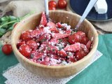 Resepti Mansikka-, tomaatti-, feta- ja basilika-salaatti