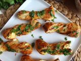 Resepti Juuston ja persiljan kera tehdyt leivonnaiset: aperitiivin ehdoton edellytys.