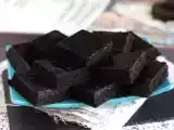 Resepti Oreo-kakku kolmella ainesosalla, valmis 6 minuutissa mikroaaltouunissa!