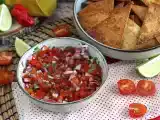 Resepti Pico de gallo ja kotitekoisia tortillachipsejä